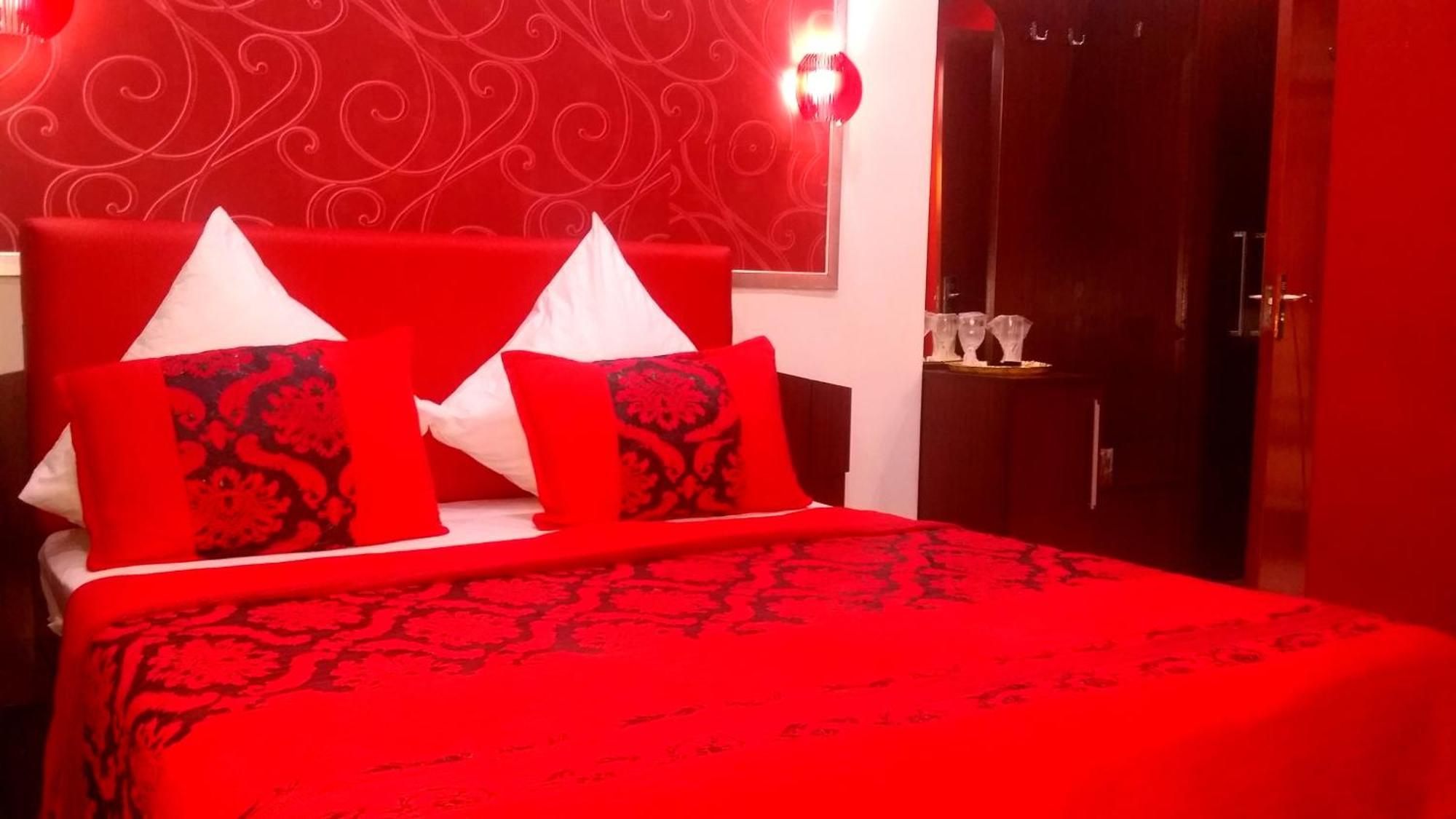 Byblov Rooms Boutique Bukares Bagian luar foto